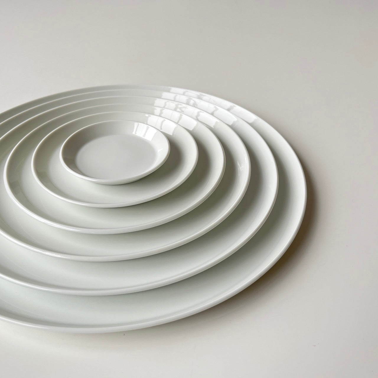 1616 / arita japan Ichiroku Ichiroku Arita TY Round Plate Round Plate White Tableware Designed by Teruhiro Yanagihara Momota Touen Porcelain Stylish Plate