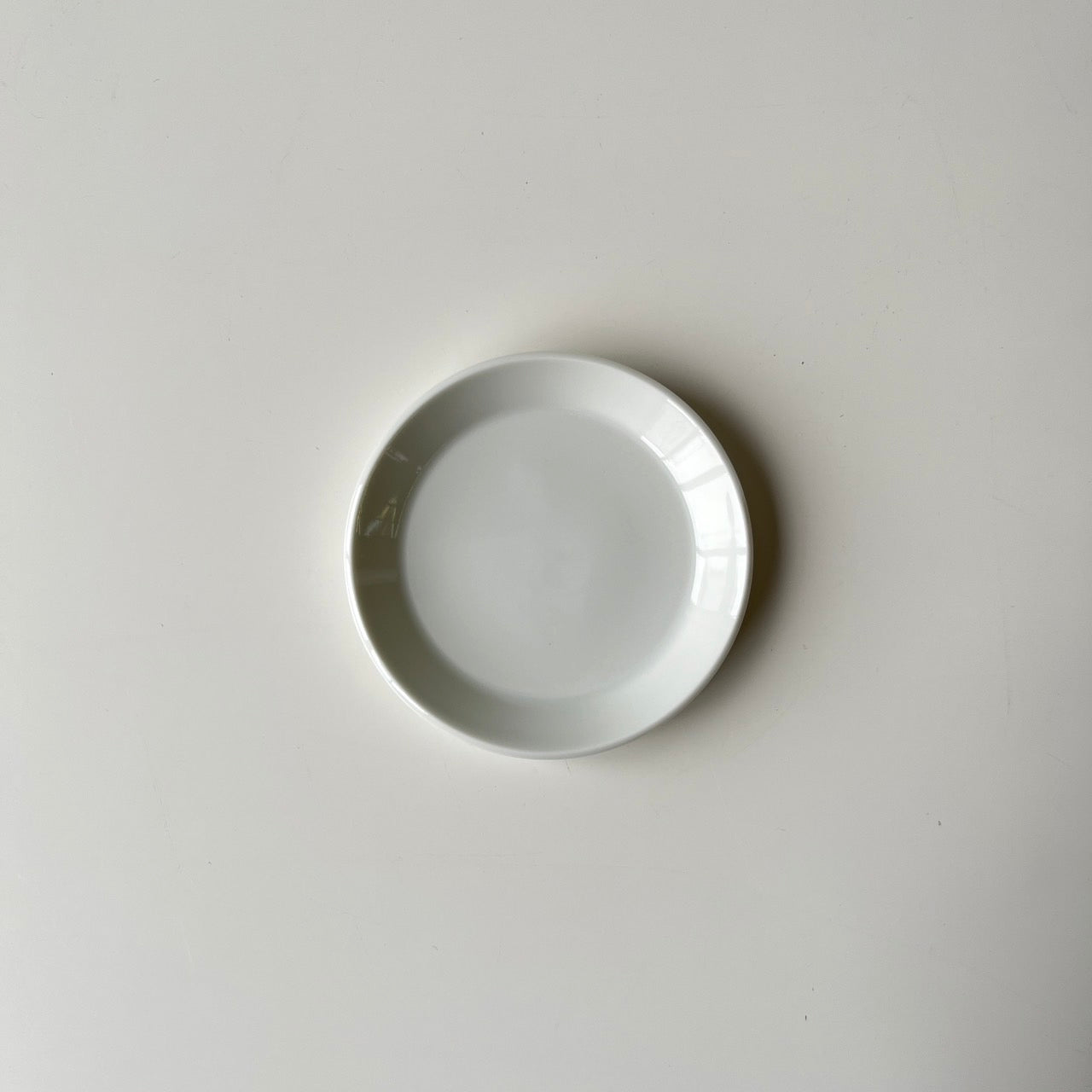 1616 / arita japan Ichiroku Ichiroku Arita TY Round Plate Round Plate White Tableware Designed by Teruhiro Yanagihara Momota Touen Porcelain Stylish Plate