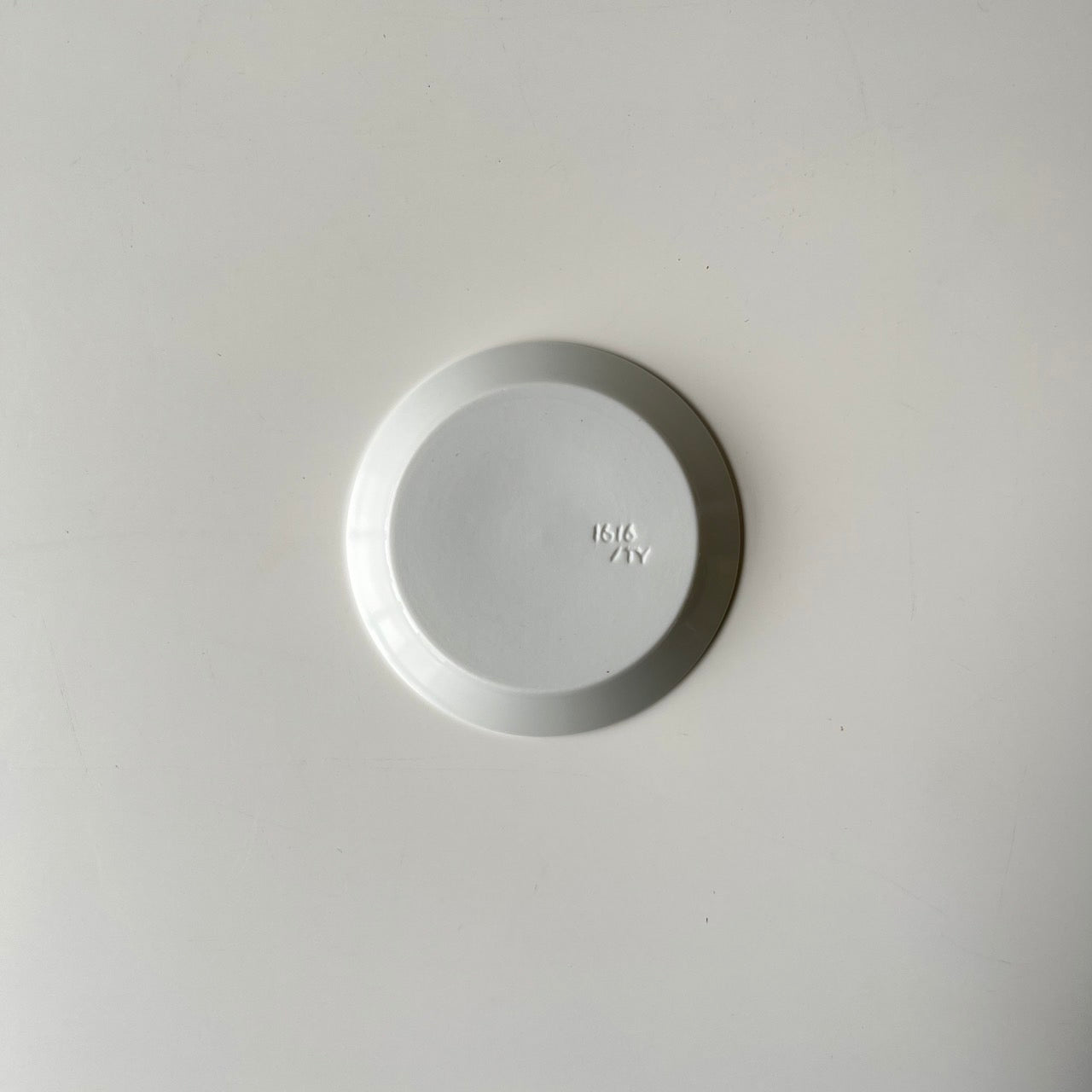1616 / arita japan Ichiroku Ichiroku Arita TY Round Plate Round Plate White Tableware Designed by Teruhiro Yanagihara Momota Touen Porcelain Stylish Plate