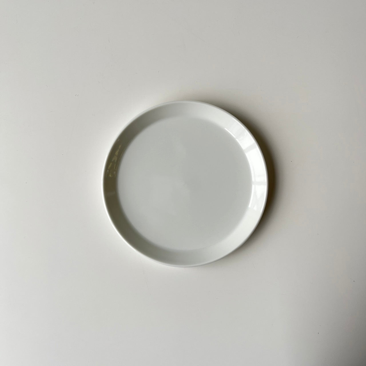 1616 / arita japan Ichiroku Ichiroku Arita TY Round Plate Round Plate White Tableware Designed by Teruhiro Yanagihara Momota Touen Porcelain Stylish Plate