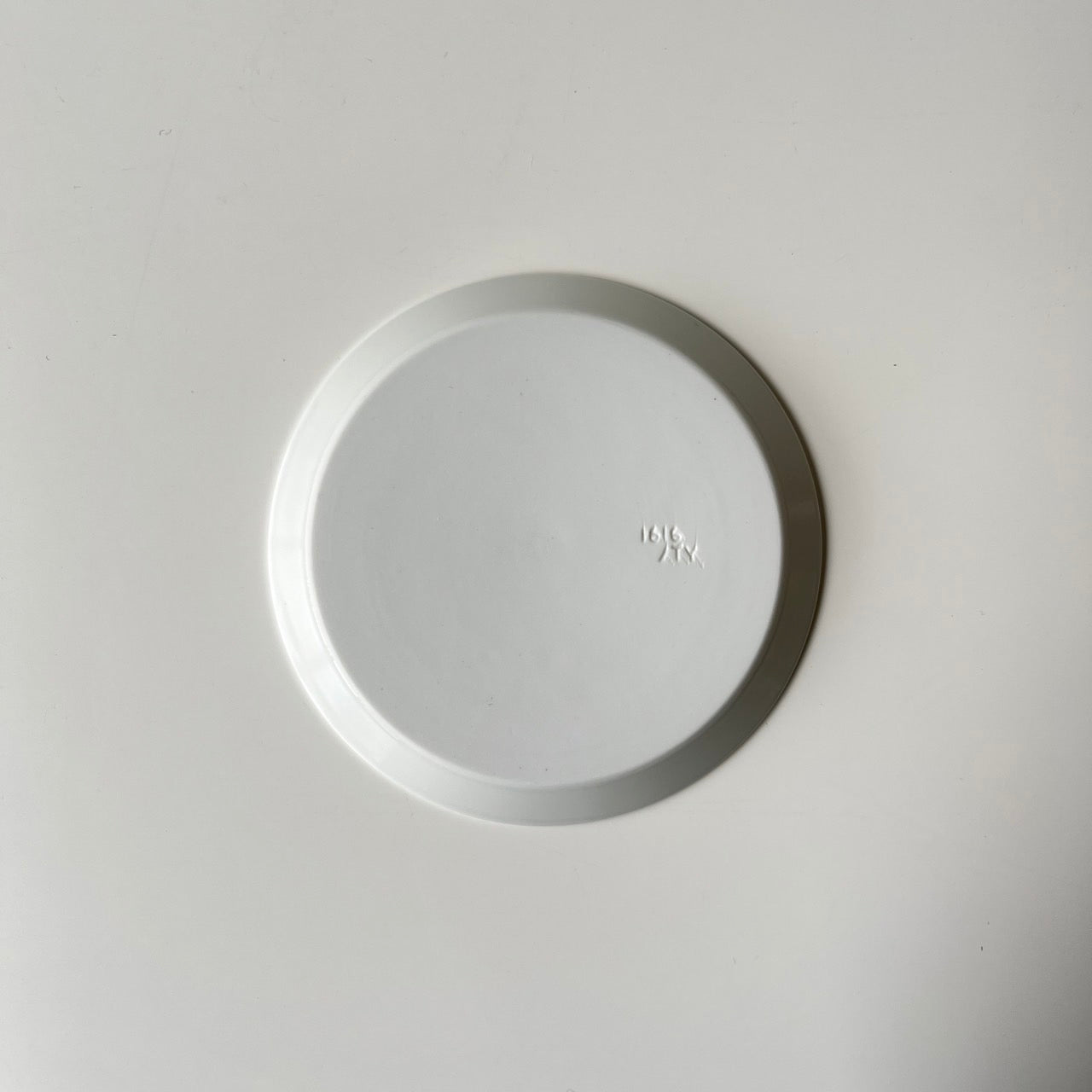 1616 / arita japan Ichiroku Ichiroku Arita TY Round Plate Round Plate White Tableware Designed by Teruhiro Yanagihara Momota Touen Porcelain Stylish Plate