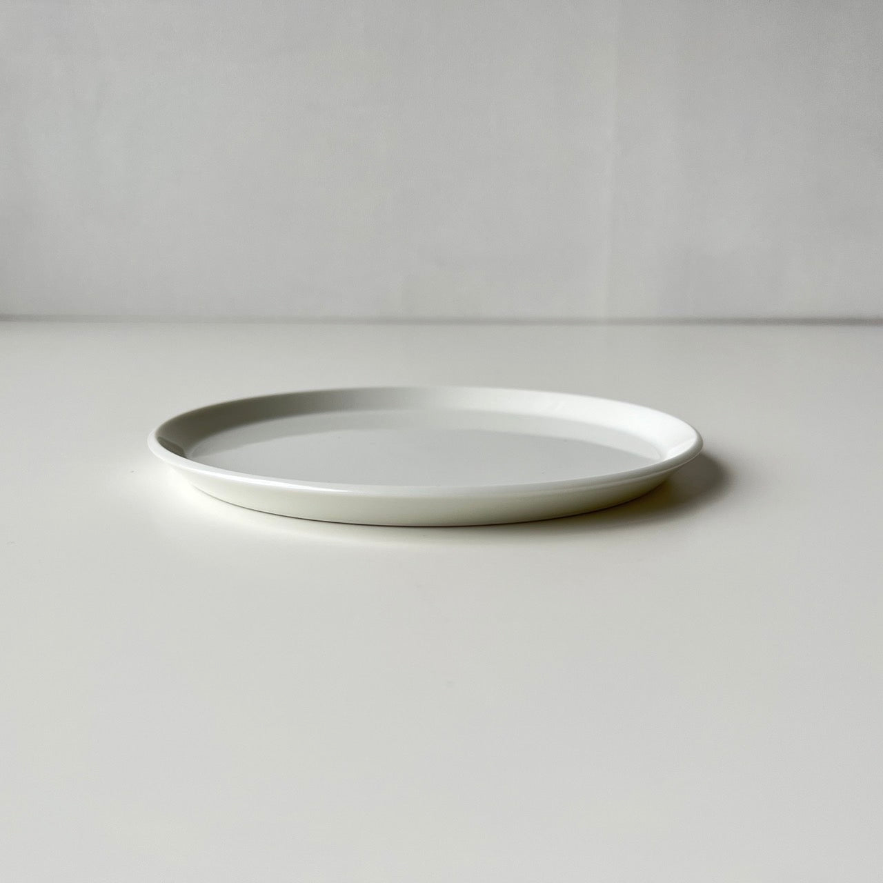 1616 / arita japan Ichiroku Ichiroku Arita TY Round Plate Round Plate White Tableware Designed by Teruhiro Yanagihara Momota Touen Porcelain Stylish Plate