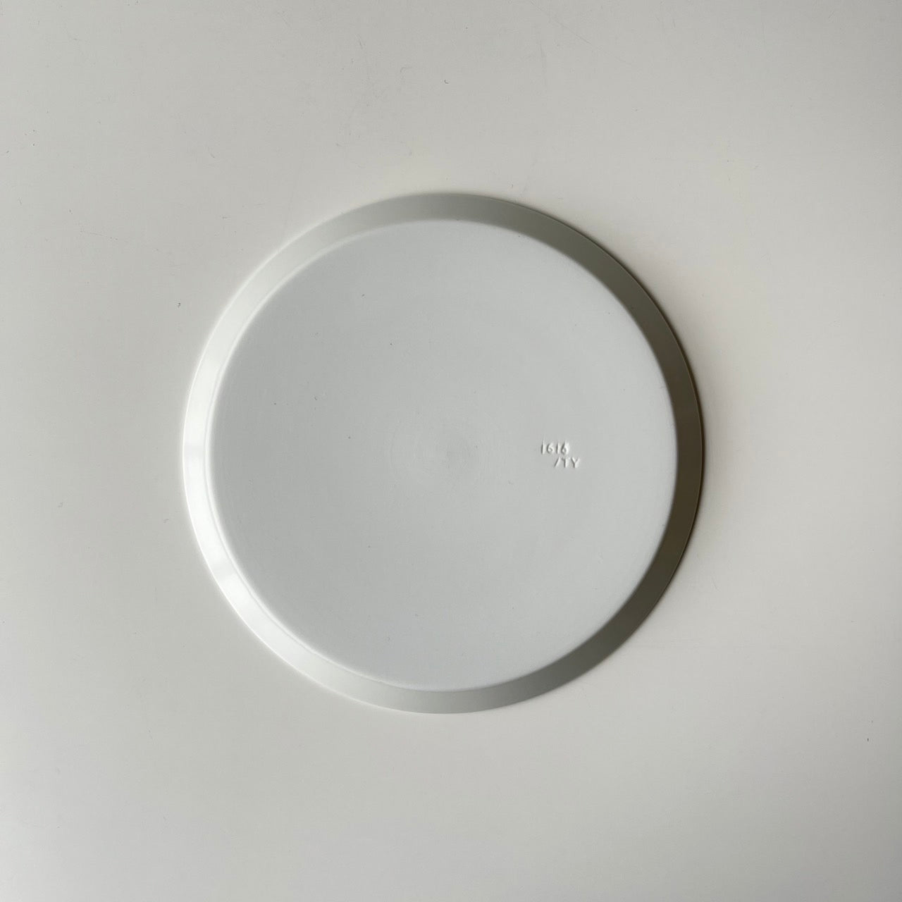 1616 / arita japan Ichiroku Ichiroku Arita TY Round Plate Round Plate White Tableware Designed by Teruhiro Yanagihara Momota Touen Porcelain Stylish Plate