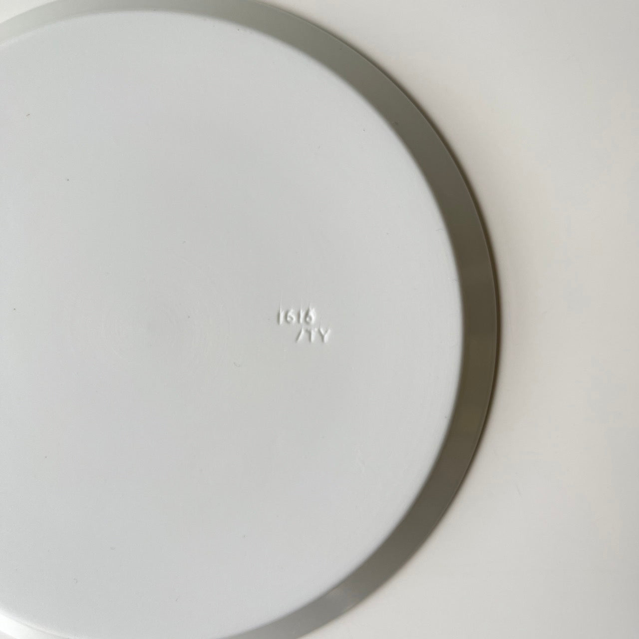 1616 / arita japan Ichiroku Ichiroku Arita TY Round Plate Round Plate White Tableware Designed by Teruhiro Yanagihara Momota Touen Porcelain Stylish Plate