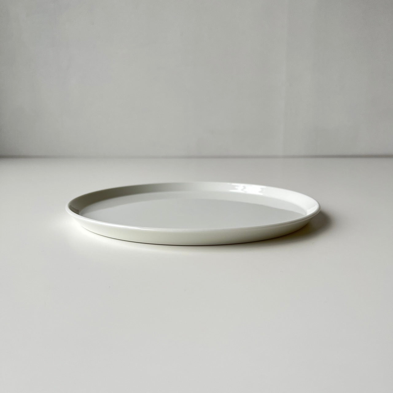 1616 / arita japan Ichiroku Ichiroku Arita TY Round Plate Round Plate White Tableware Designed by Teruhiro Yanagihara Momota Touen Porcelain Stylish Plate