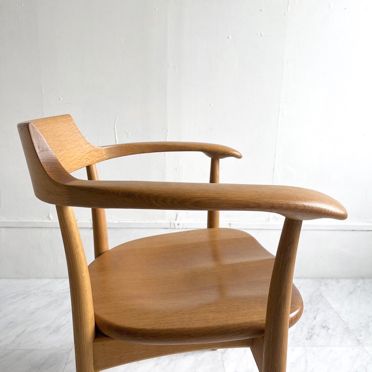 HIDA CRESCENT Armchair SG261AB by Hida Sangyo, wooden seat, beech wood, Hida furniture, extremely comfortable to sit on, 10-year warranty
