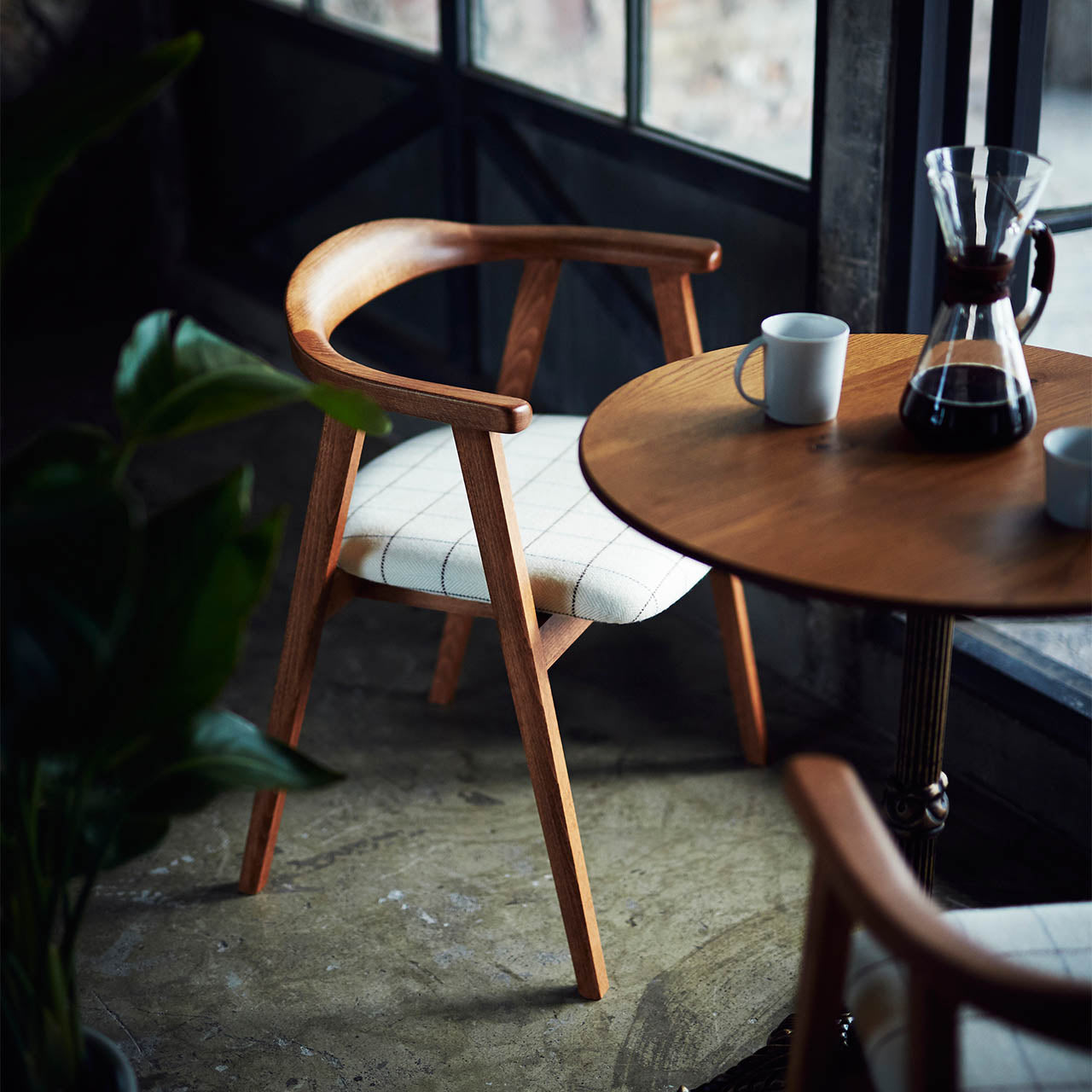 Cafe table, diameter 60, height 70, oak grain veneer (with knots), AB, steel, dining table, for one person, for two people, coffee table, living room table, wooden, natural, Nordic, legs, single leg, table top, cafe style
