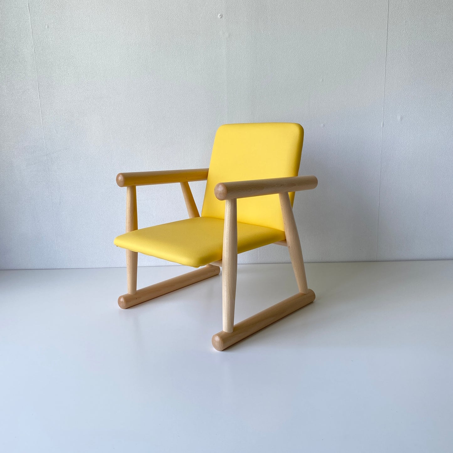 秋田木工 キッズチェア 子供椅子 NO.100R ブナ材 ナチュラル色 黄色 イエロー 合成皮革 曲木家具
